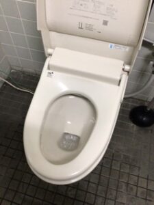 トイレ　つまり　高圧ポンプ　トイレ脱着